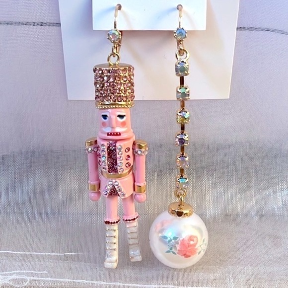 Brand New Betsey Johnson Pink Nutcracker Christmas Mismatched 3" Drop Earrings - Picture 2 of 11